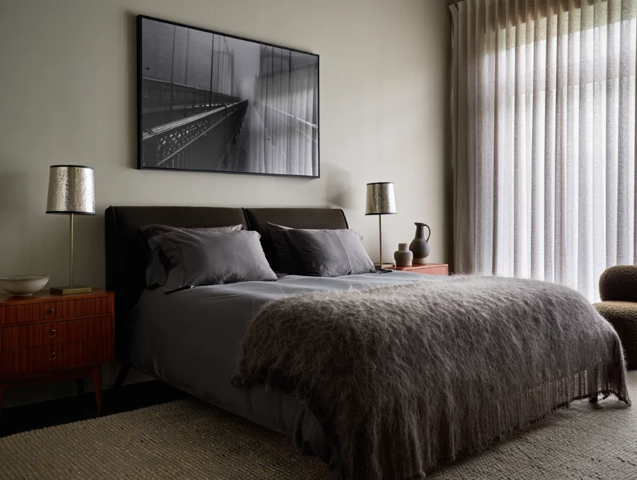 L’Éloge de l’Ombre : quand la ville se fait sculpture photographique dans votre salon