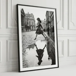 Le saut suspendu au dessus de la flaque, inspiré du moment décisif de Cartier-Bresson