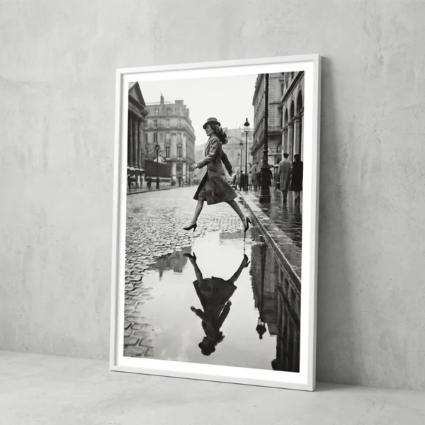 Le saut suspendu au dessus de la flaque, inspiré du moment décisif de Cartier-Bresson