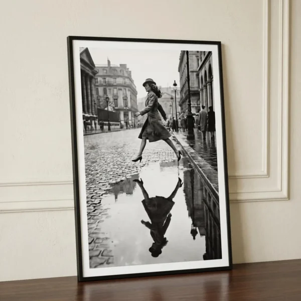 Le saut suspendu au dessus de la flaque, inspiré du moment décisif de Cartier-Bresson