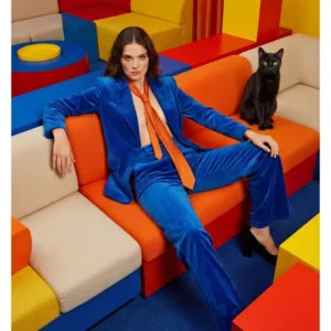 Photographie de mode femme costume velours bleu