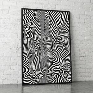 Imaginez un monde où les objets du quotidien, d'ordinaire si silencieux, se mettent à vibrer d'une énergie invisible. Ces flacons, hérités des maîtres du passé, s'animent sous vos yeux, portés par des ondes graphiques hypnotiques. Une rencontre inattendue entre la sérénité d'un atelier d'autrefois et le rythme effréné de l'abstraction optique moderne.