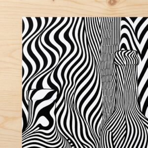 Imaginez un monde où les objets du quotidien, d'ordinaire si silencieux, se mettent à vibrer d'une énergie invisible. Ces flacons, hérités des maîtres du passé, s'animent sous vos yeux, portés par des ondes graphiques hypnotiques. Une rencontre inattendue entre la sérénité d'un atelier d'autrefois et le rythme effréné de l'abstraction optique moderne.