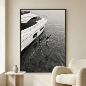 Joy Unleashed : saut de yacht (photo noir et blanc)