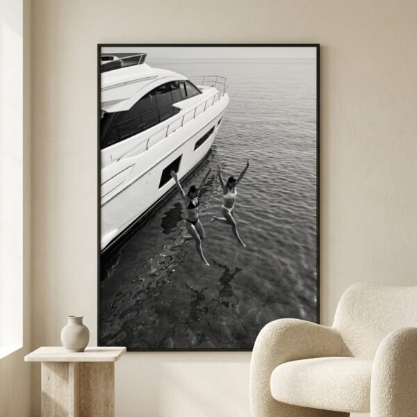 Joy Unleashed : saut de yacht (photo noir et blanc)