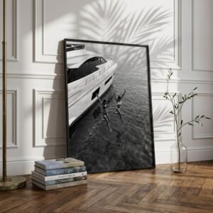 Joy Unleashed : saut de yacht (photo noir et blanc)