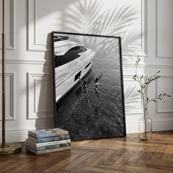 Joy Unleashed : saut de yacht (photo noir et blanc)
