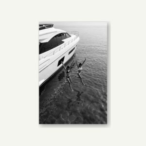 Joy Unleashed : saut de yacht (photo noir et blanc)