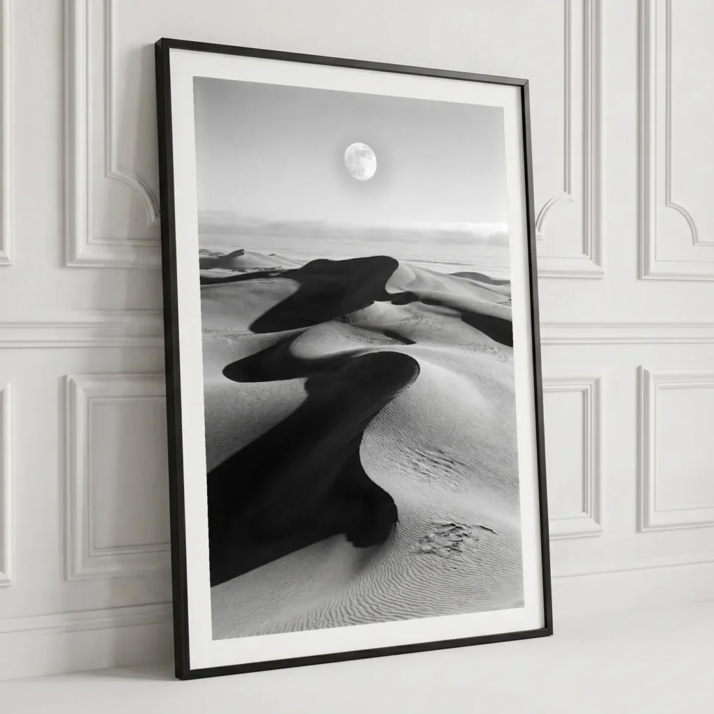 Tableau L'Astre des Sables en situation dans un salon contemporain - Décoration murale