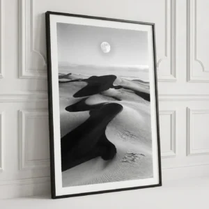 Tableau L'Astre des Sables en situation dans un salon contemporain - Décoration murale